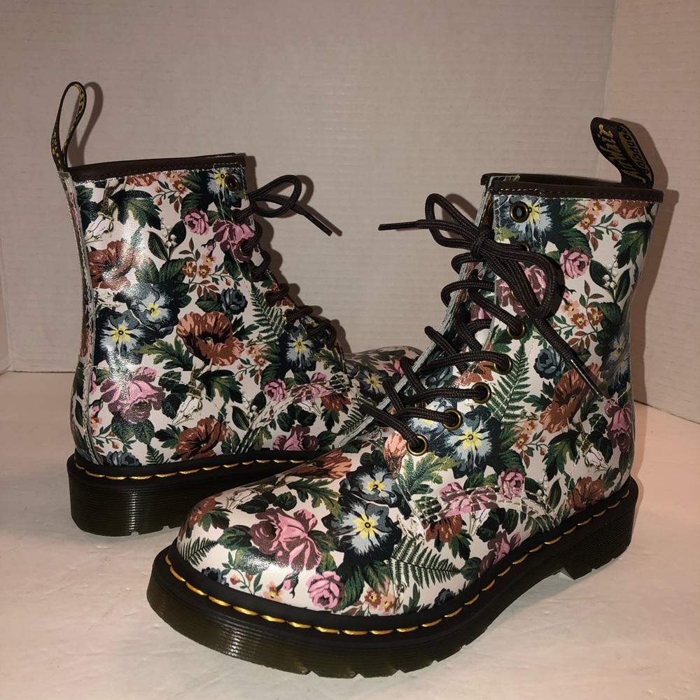 New Dr. Martens Women’s English Garden Floral 1460 Combat Boots Shoes sz 7